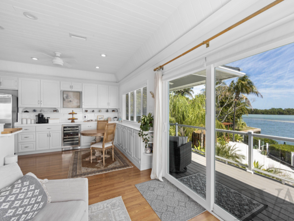 Waterfront Retreat with 4 Bedrooms in Longboat Key